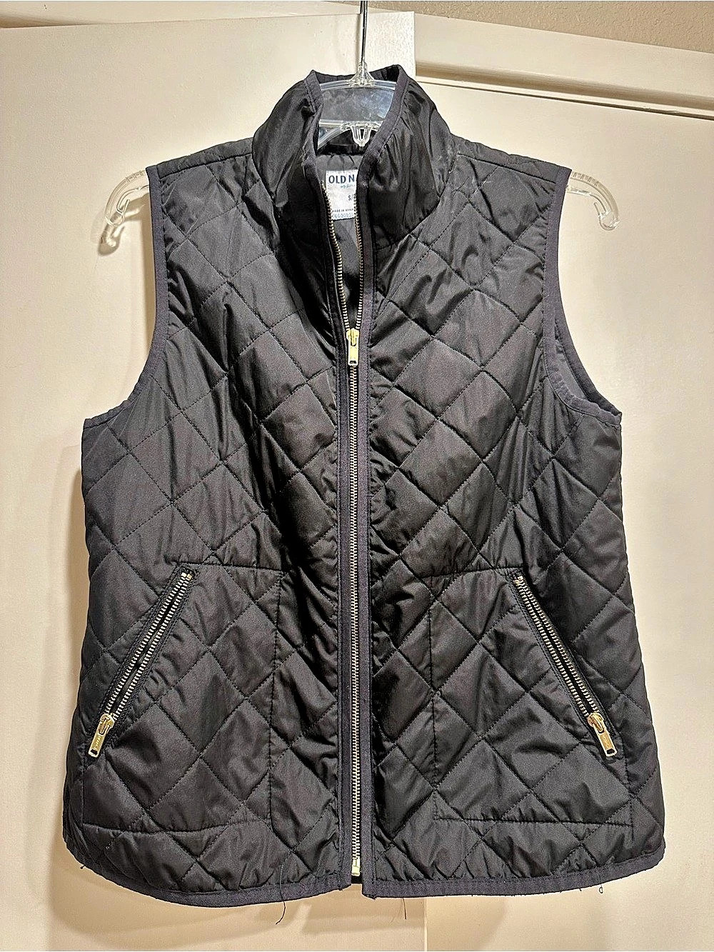 Old Navy Quilted Puffer Vest in Black Size Small